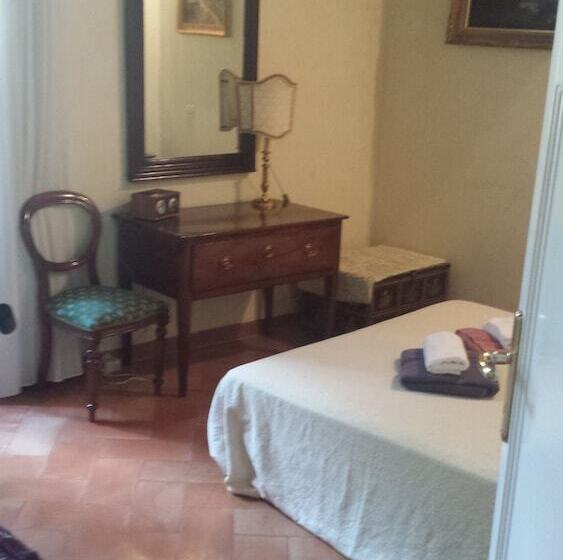 تختخواب و صبحانه Navona Nice Room