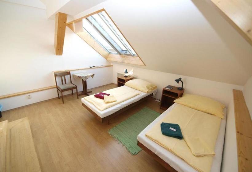 Hostel Church Pension Praha - Husuv Dum