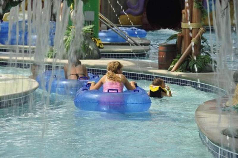 בית מלון כפרי Big Splash Adventure Indoor Water Park & Resort
