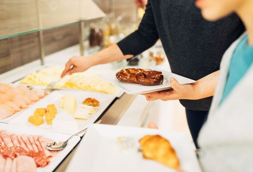 Harry S Home  & Apartments