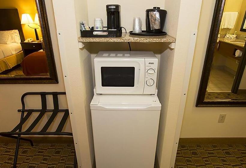 בית מלון כפרי Holiday Inn Express Boonville, An Ihg