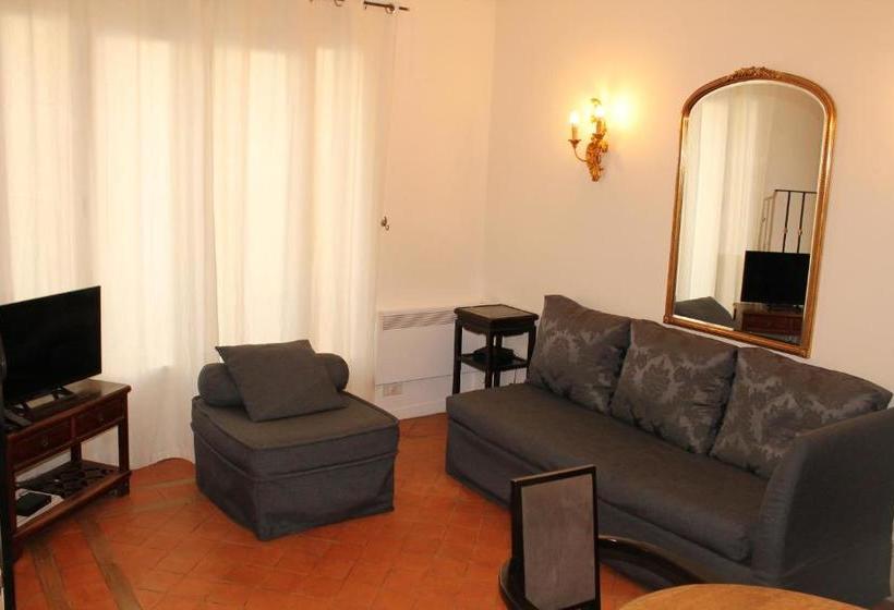 Fotos del hotel Mithouard Apartment:  6