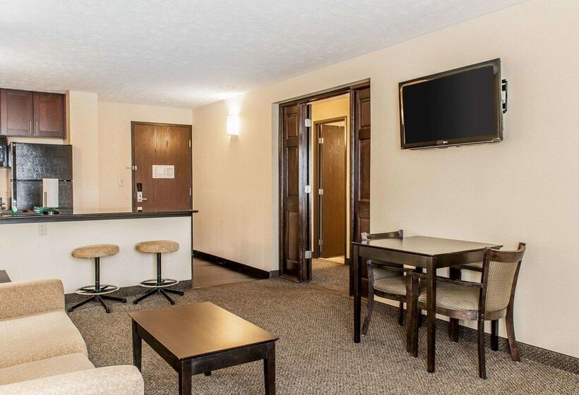 Hotel Quality Inn & Suites