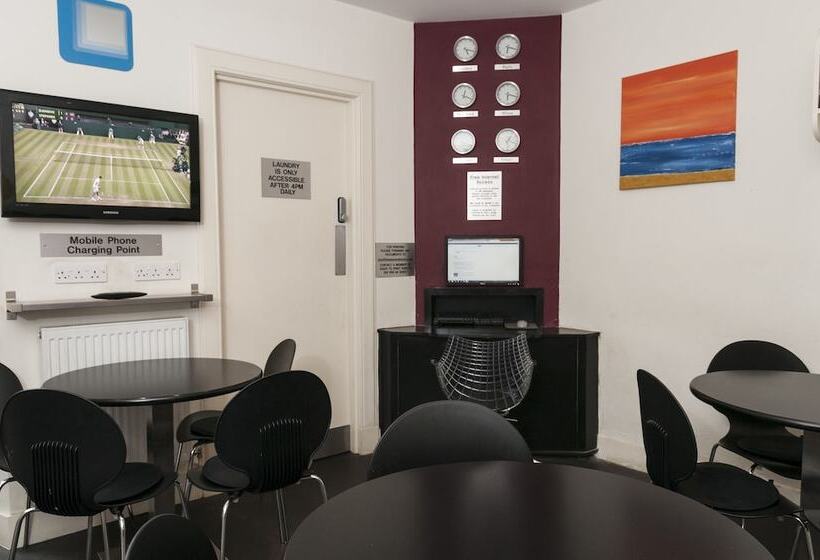 Fotos del hotel West End Hostel:  17