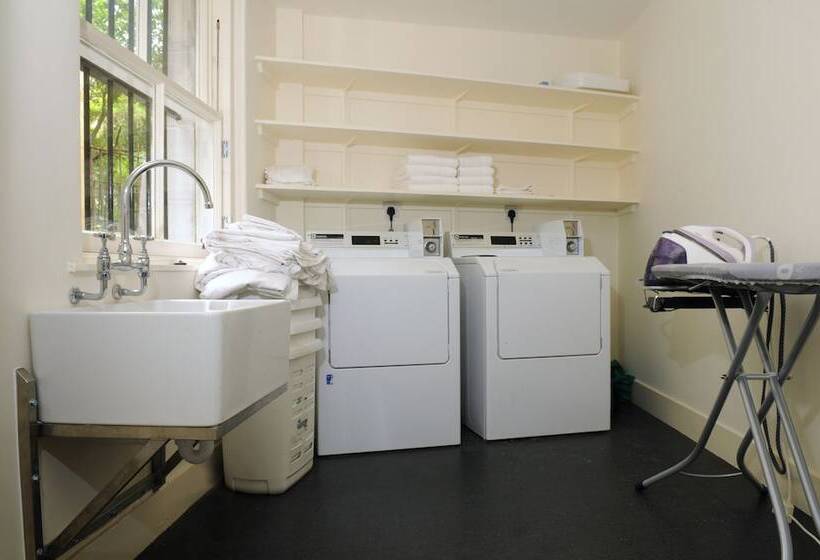 Fotos del hotel West End Hostel:  25