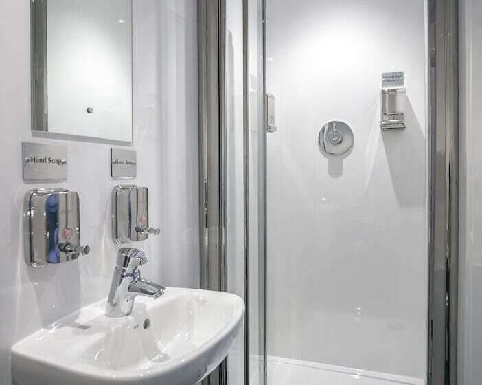 Fotos del hotel West End Hostel:  3