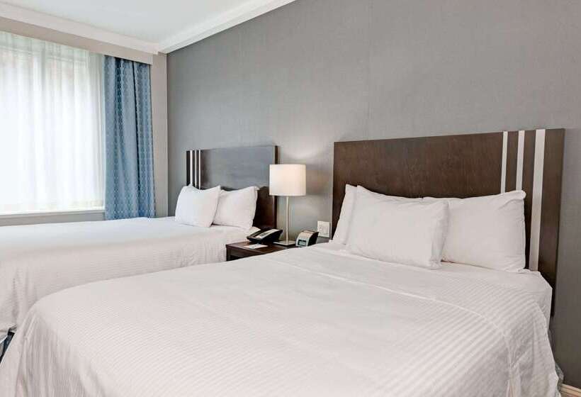 هتل Wyndham Garden Long Island City