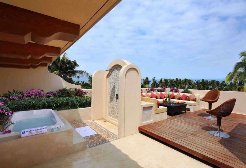 هتل Wyndham Grand Plaza Royale Hainan Longmu