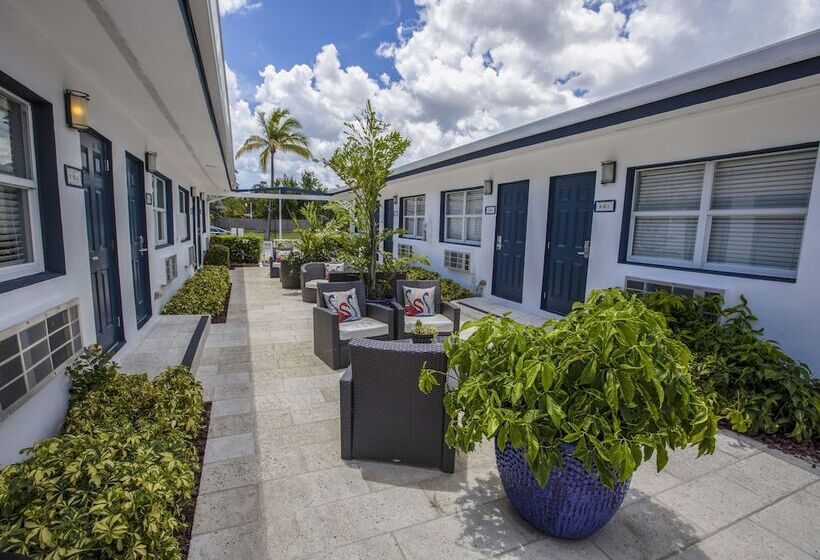 هاستل Hollywood Beach Suites And