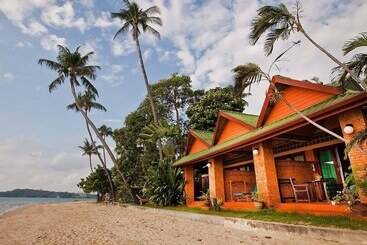 Friendship Beach Resort & Atmanjai Wellness Centre