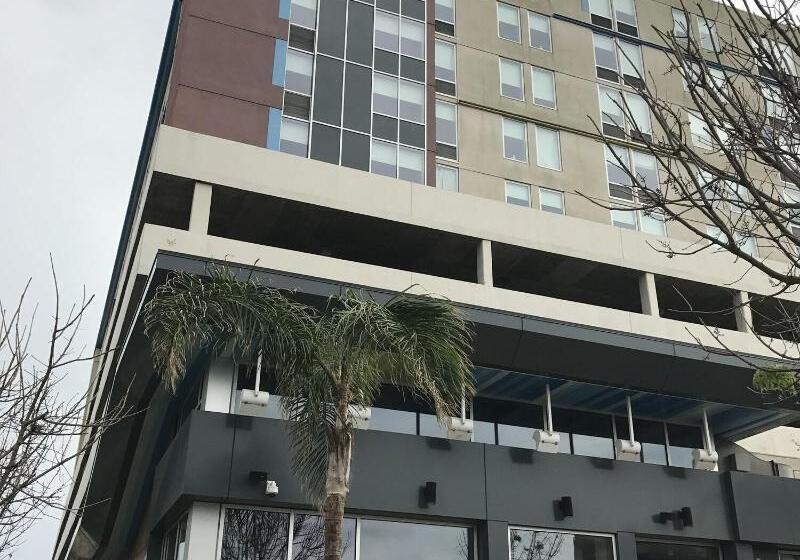 هتل Aloft Houston By The Galleria