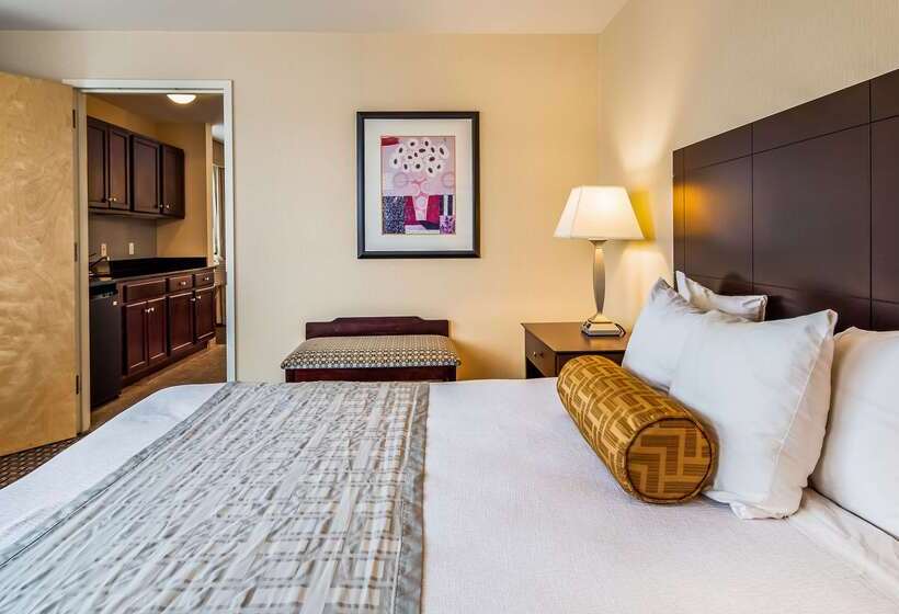 Отель Best Western Plus Philadelphia Airport South At Widener University
