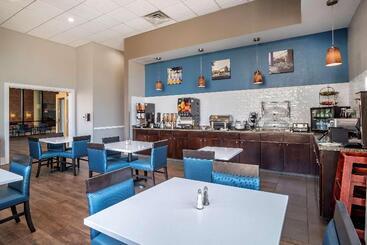 هتل Best Western Plus Philadelphia Airport South At Widener University