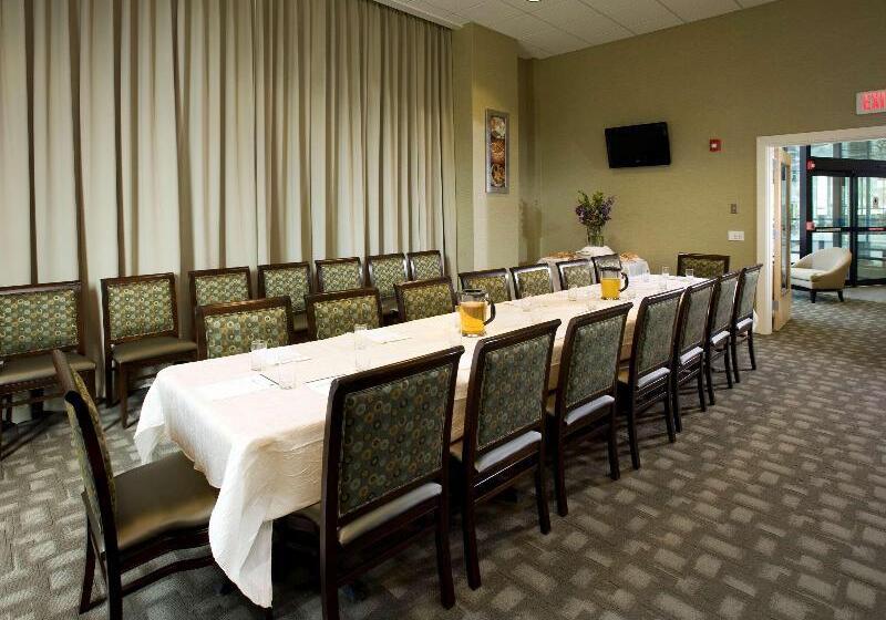Отель Best Western Plus Philadelphia Airport South At Widener University