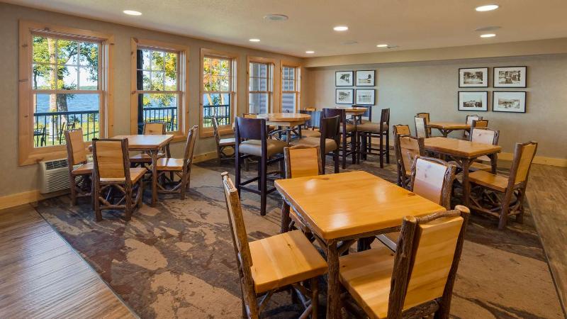בית מלון כפרי Best Western Premier The Lodge On Lake Detroit