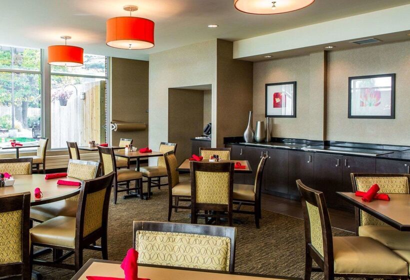 Cambria Hotel Traverse City