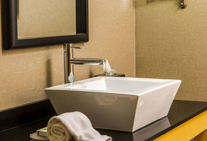 Cambria Hotel Traverse City