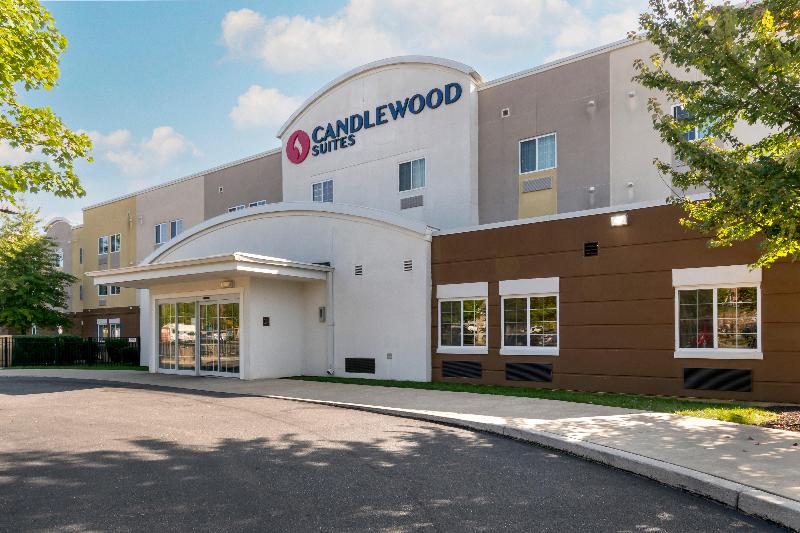 هتل Candlewood Suites Reading, An Ihg