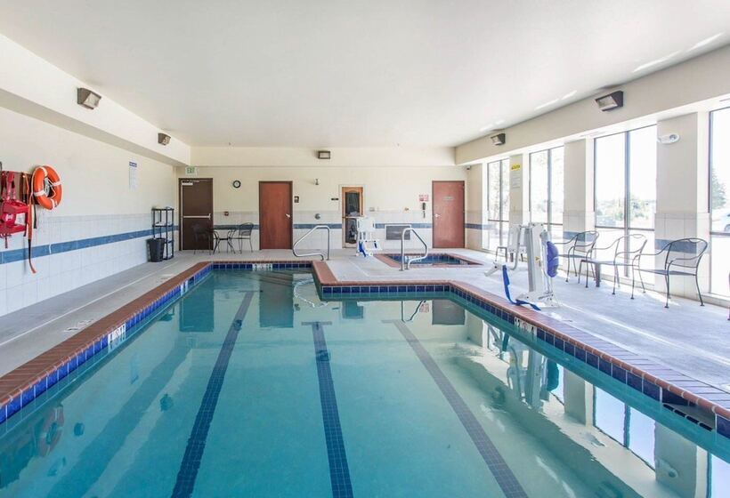 هتل Comfort Inn And Suites