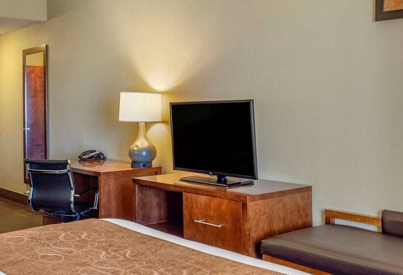 Отель Comfort Suites Batesville