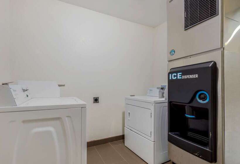 호텔 Comfort Suites