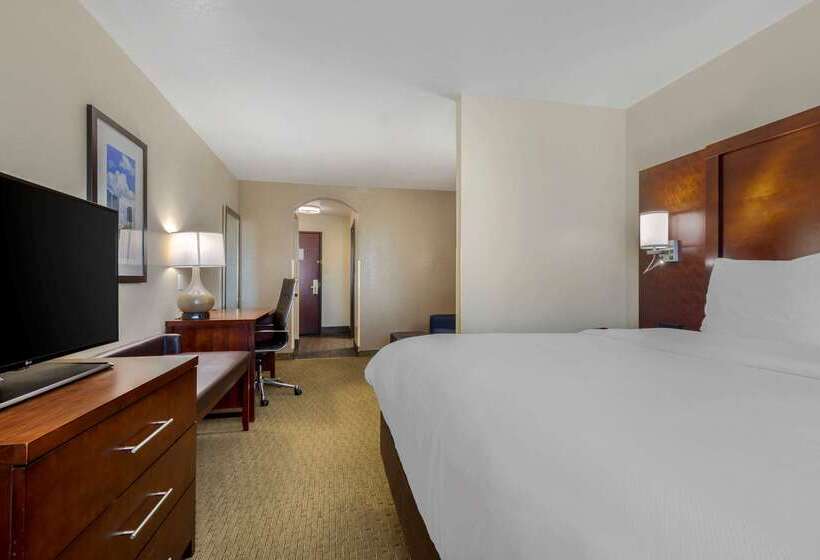 호텔 Comfort Suites