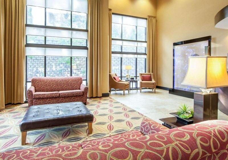 فندق Comfort Suites