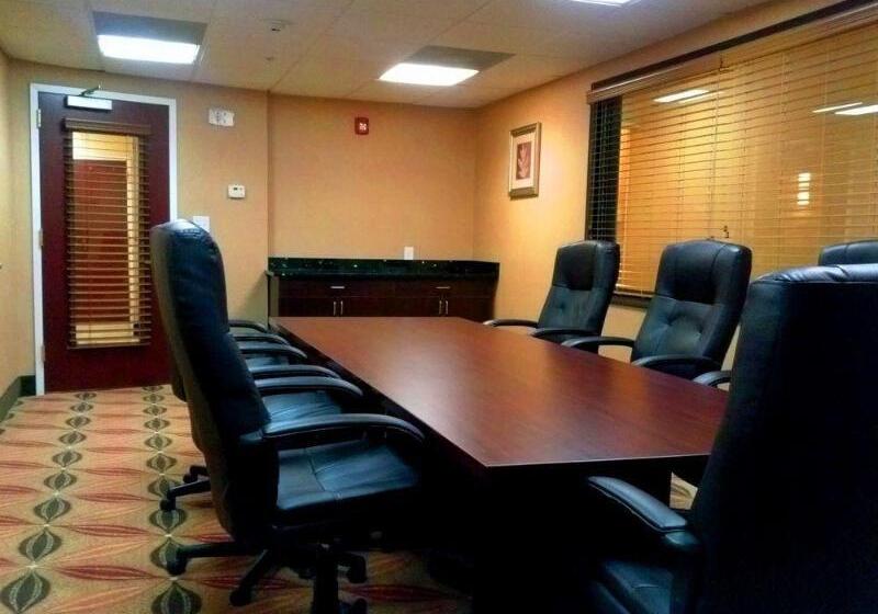 هتل Comfort Suites