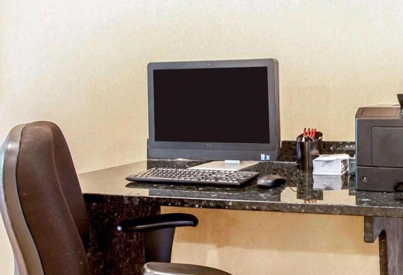 هتل Comfort Suites