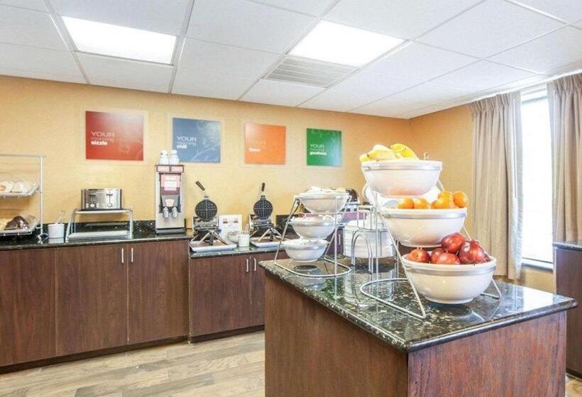 هتل Comfort Suites