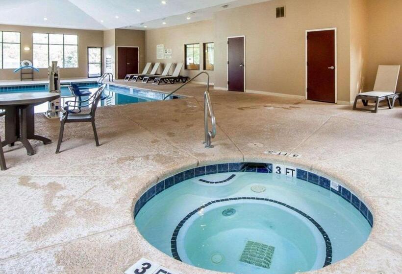 هتل Comfort Suites