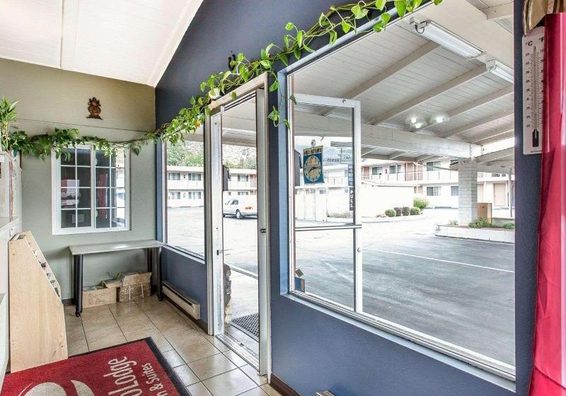 酒店 Econo Lodge Inn & Suites