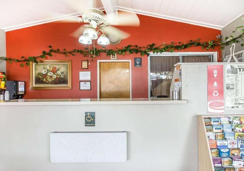 酒店 Econo Lodge Inn & Suites