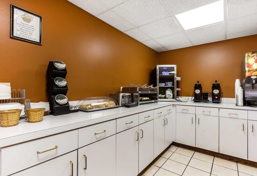 호텔 Econo Lodge Inn & Suites