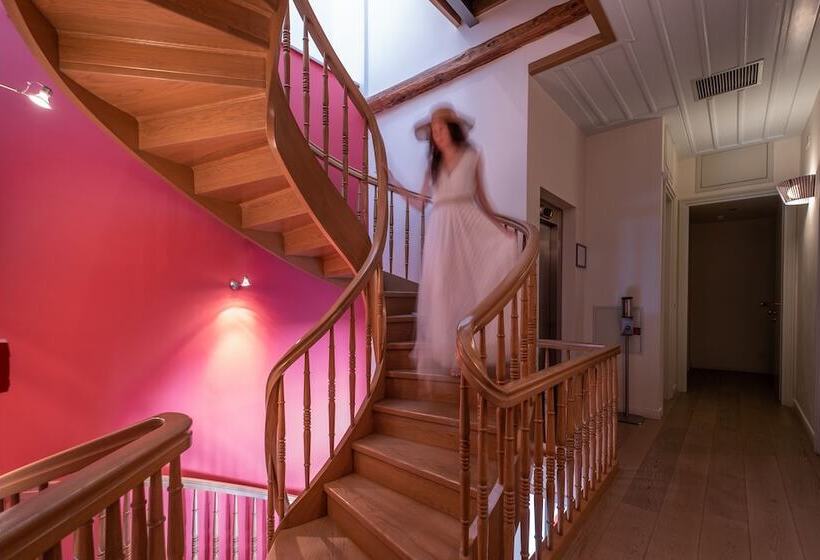هتل Grand Sarai Nafplio