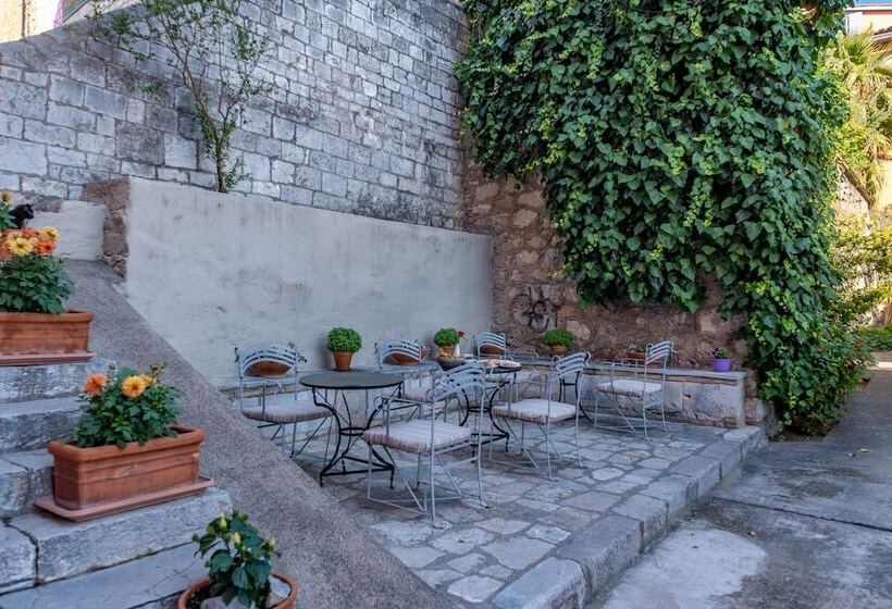 هتل Grand Sarai Nafplio
