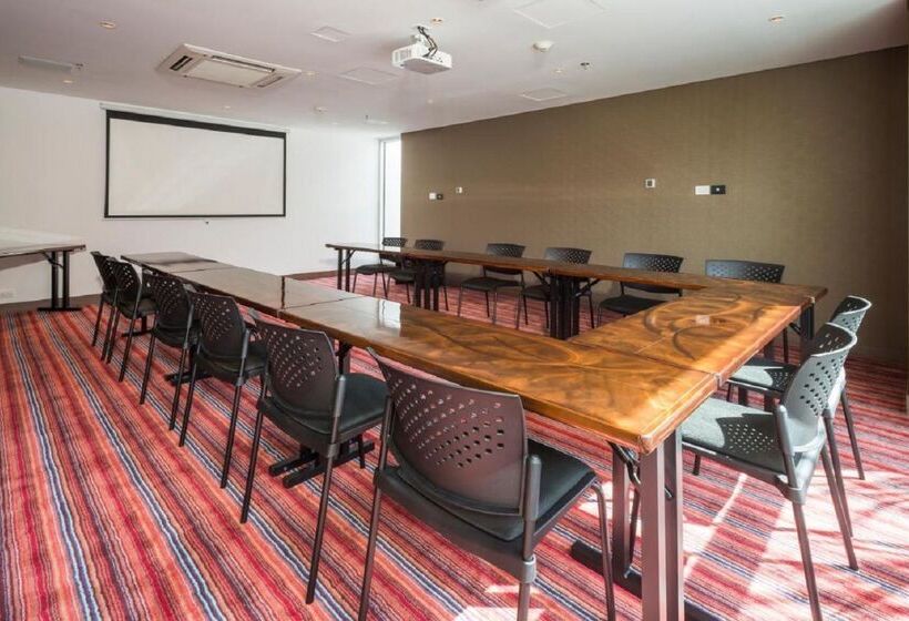 هتل Hampton By Hilton Cali, Colombia