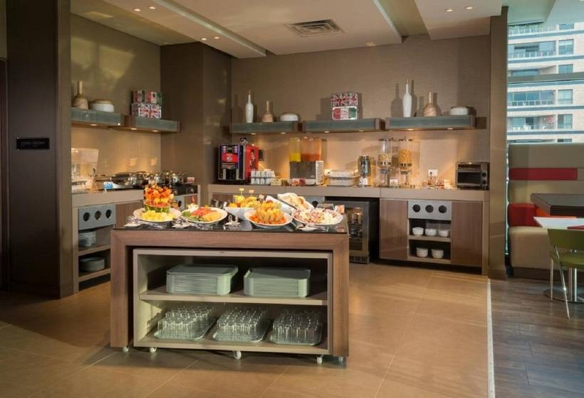 هتل Hampton By Hilton Cali, Colombia