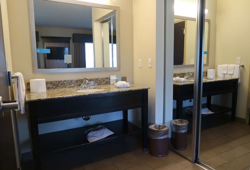 Отель Hampton Inn And Suites Salinas