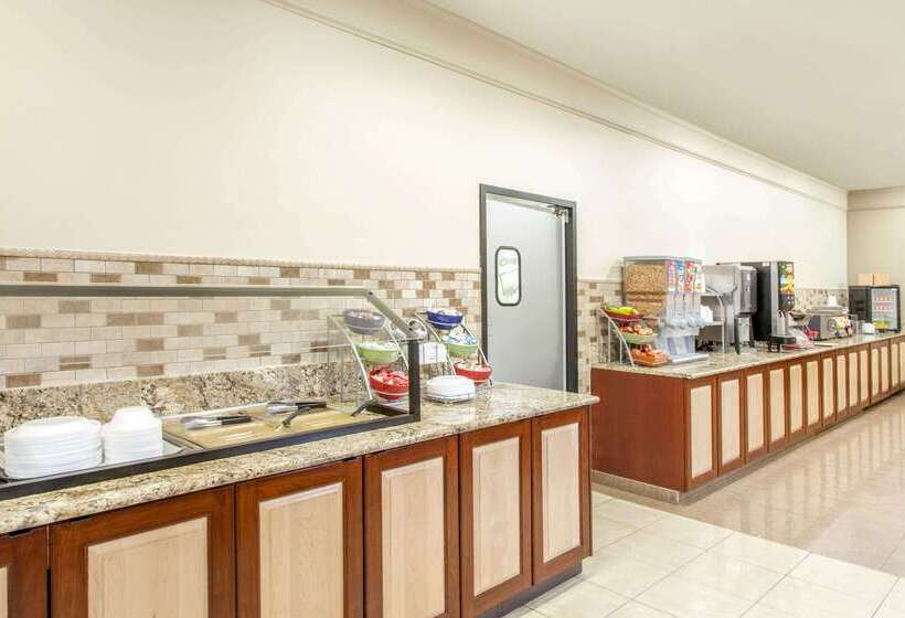 هتل Hawthorn Extended Stay By Wyndham Bloomington