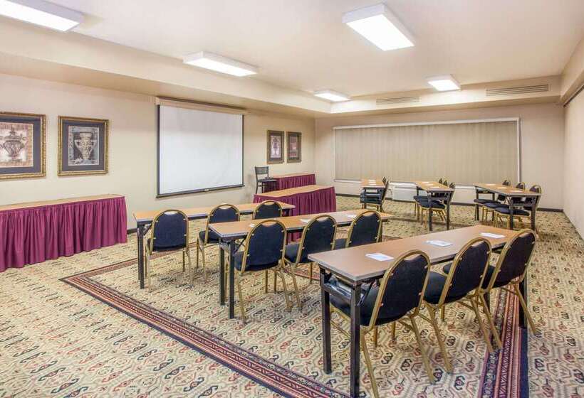 هتل Hawthorn Extended Stay By Wyndham Bloomington