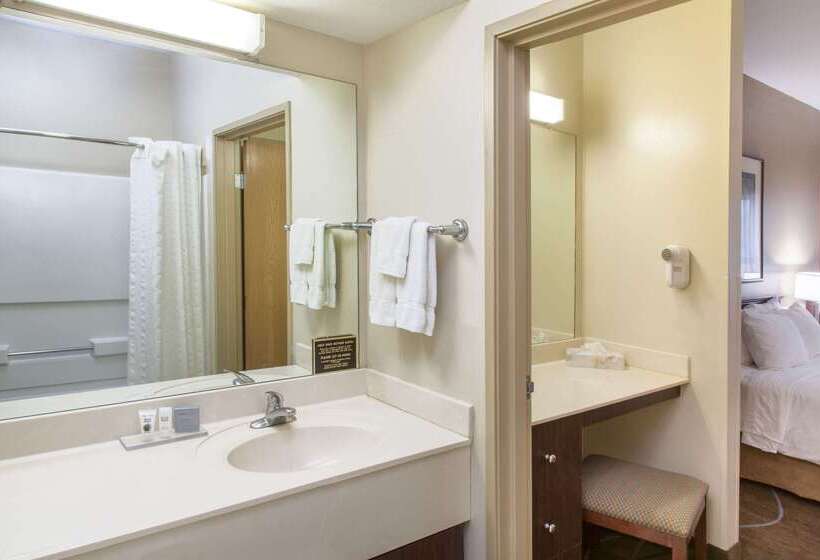 هتل Hawthorn Extended Stay By Wyndham Bloomington