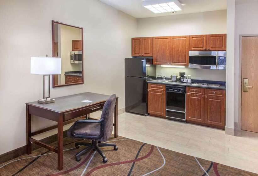 هتل Hawthorn Suites By Wyndham Bloomington