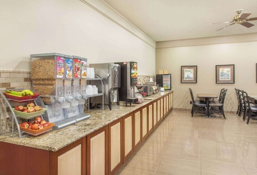 هتل Hawthorn Extended Stay By Wyndham Bloomington