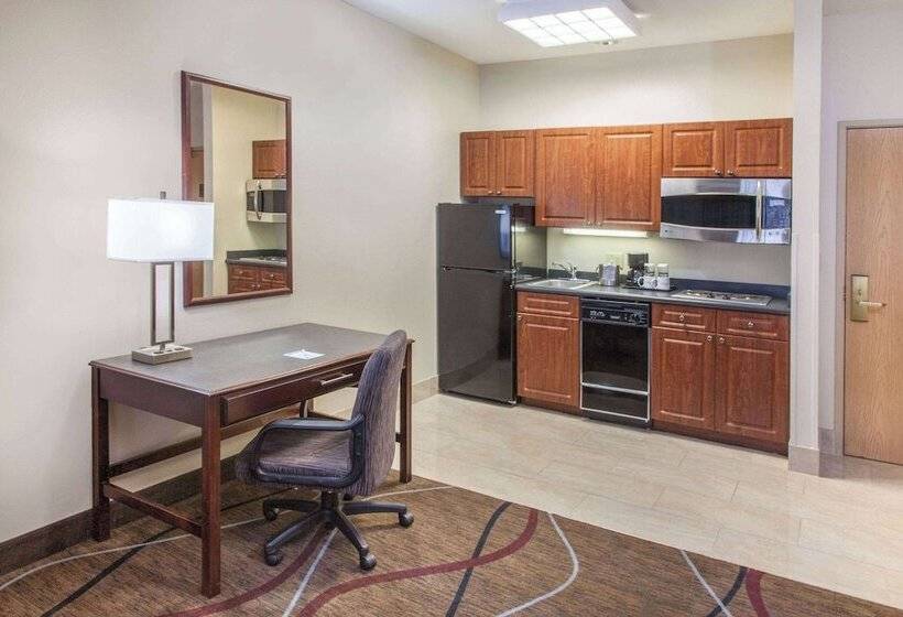 هتل Hawthorn Extended Stay By Wyndham Bloomington
