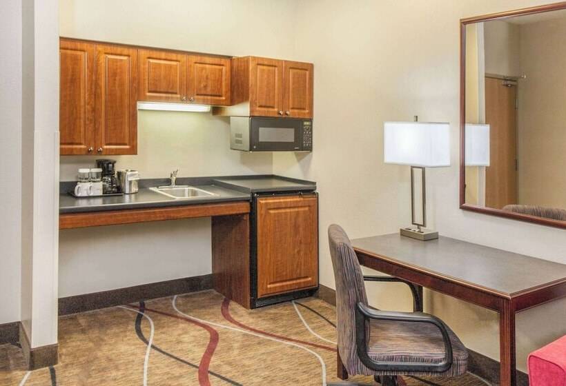 هتل Hawthorn Extended Stay By Wyndham Bloomington