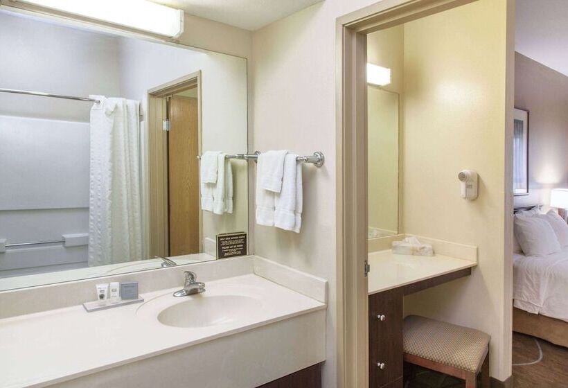 هتل Hawthorn Extended Stay By Wyndham Bloomington