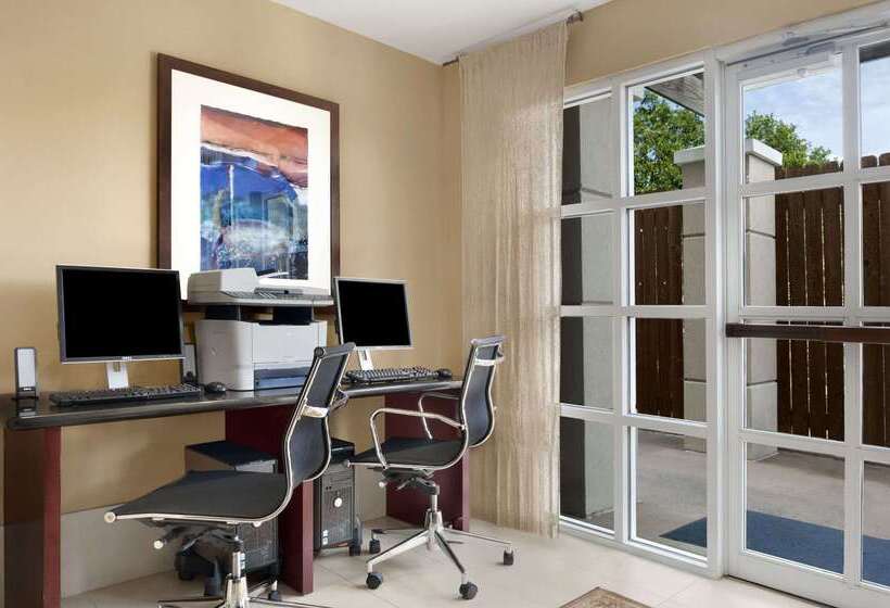 هتل Hawthorn Extended Stay By Wyndham College Station