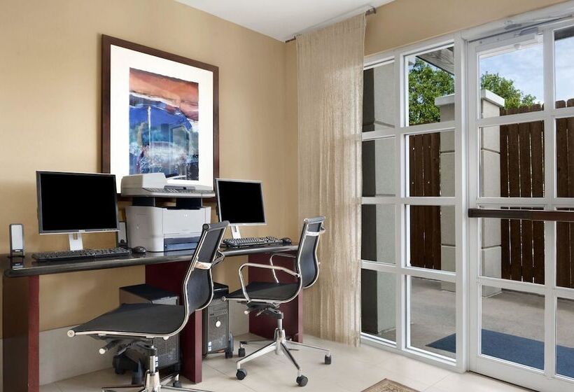 هتل Hawthorn Extended Stay By Wyndham College Station