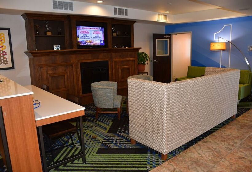 فندق Holiday Inn Express  & Suites Evanston